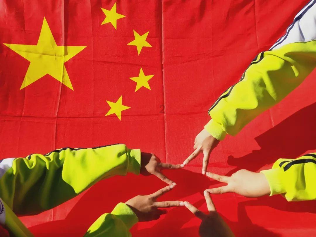 上升的白气球